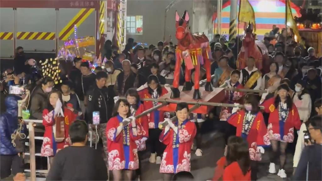 嘉義鹿草「火馬祭」震撼登場　民眾「燒火馬」祈求賜福平安