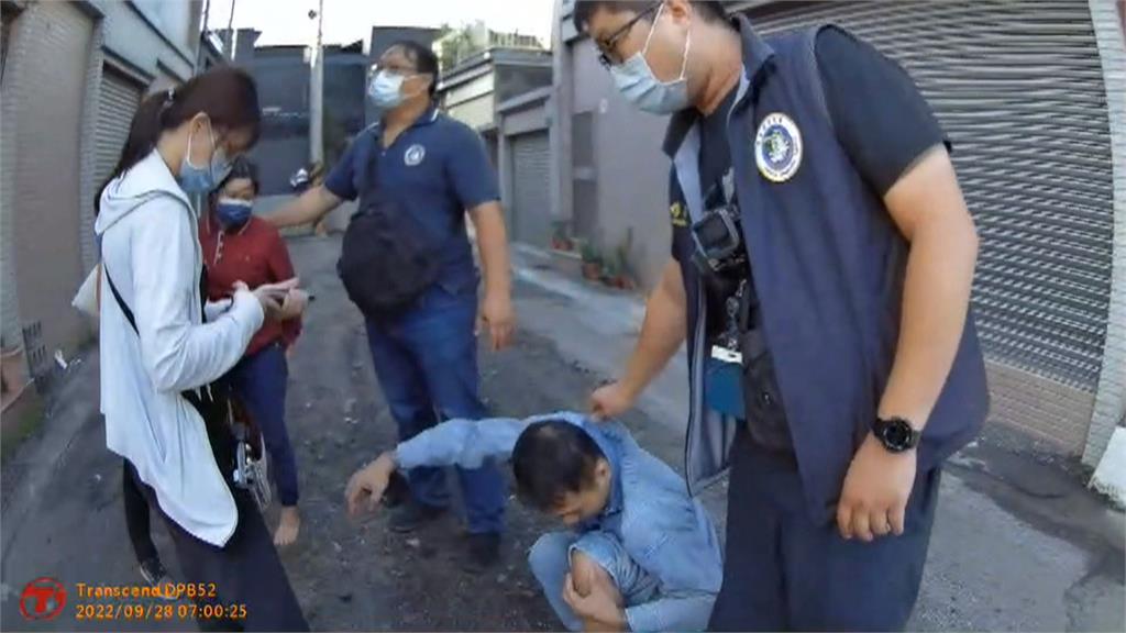爬上鋼架避追緝！非法移工逃竄　移民署突襲台南工地抓22人