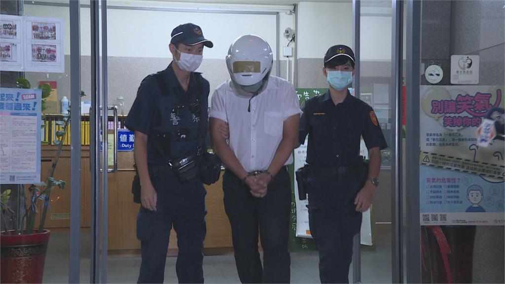 內湖公車衝上人行道！24輛機車被撞爛 肇事司機供稱睡著了