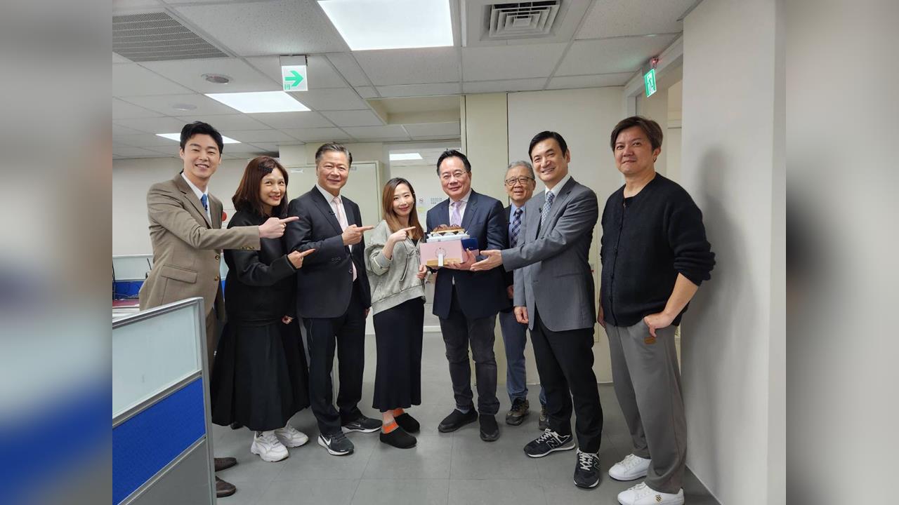 快新聞／蔡正元要被關了！眾人「買蛋糕送行」照片曝光