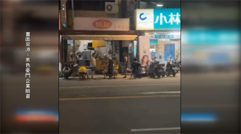小吃店收攤後變街頭健身房　老闆帶頭邀員工「做重訓」