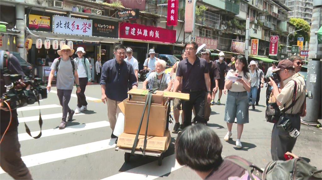 彭啓明、洪申翰體驗街頭拾荒　喚起大眾重視勞動尊嚴