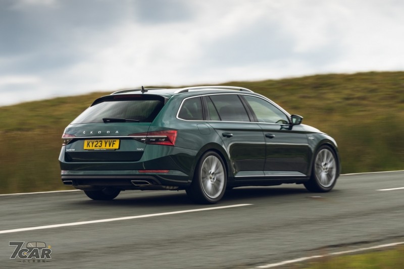 全球僅一輛　馬力高達 477 匹！英國 Škoda 亮相 Superb Estate