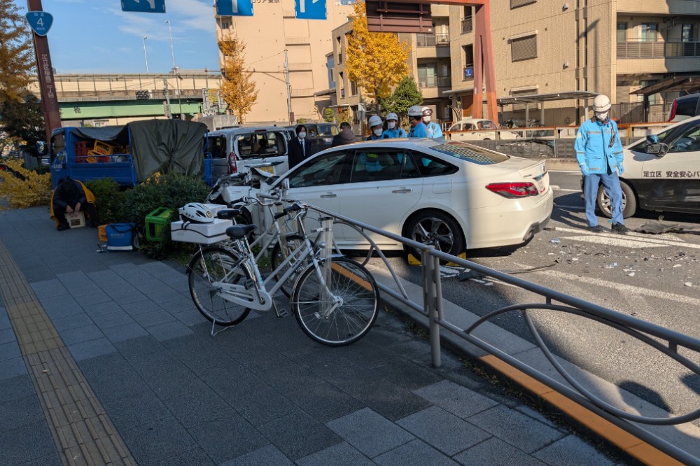 【有片】東京驚現汽車衝撞人行道釀13傷2人OHCA　肇逃駕駛被捕