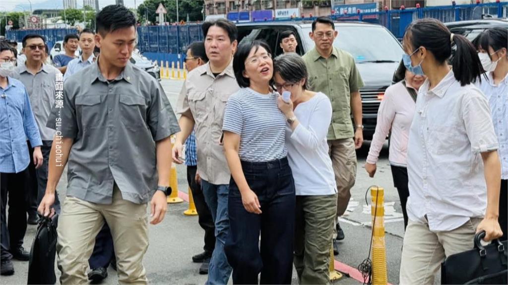 726大罷免蕭美琴現身投票　笑問蘇巧慧「妳投完了沒？」