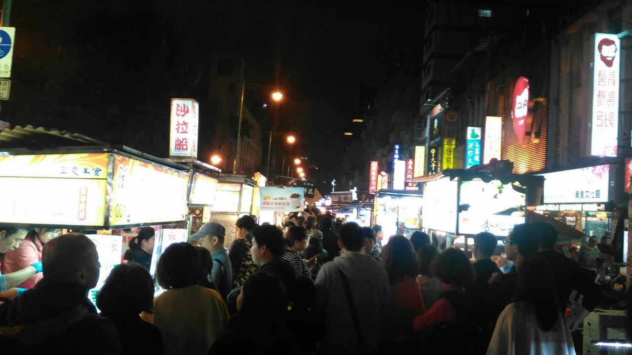 快新聞/「黑心豬腸」風波延燒!知名臭豆腐攤商致歉 寧夏夜市協會也回應了