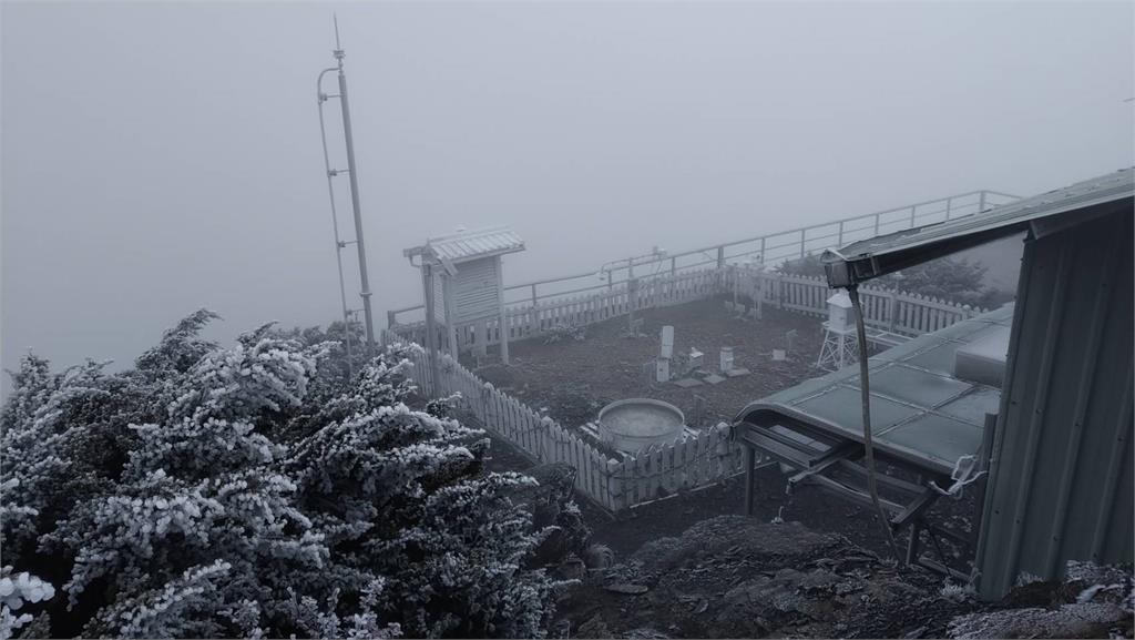 入冬第二波冷氣團！　玉山現「霧淞美景」　氣象署曝初雪時機