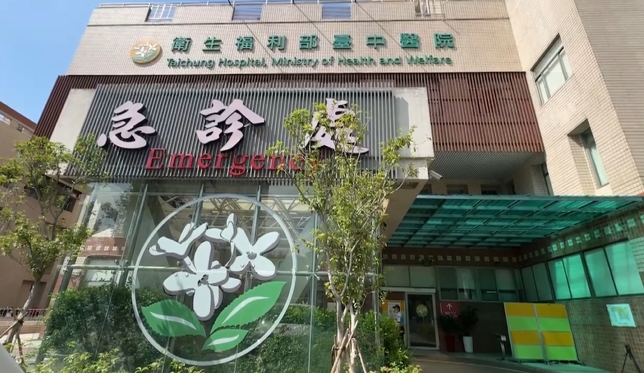 台中高職生攀附二樓欄杆墜一樓　後腦著地昏迷送醫