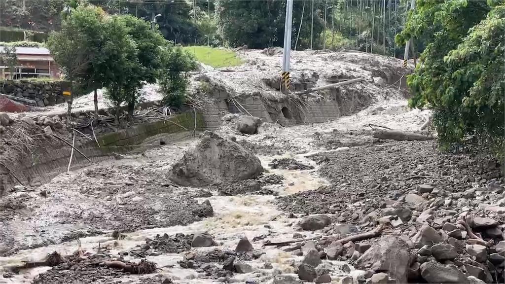 嘉義縣中崙村又爆土石流堆積達2米高　141線鄉道封閉