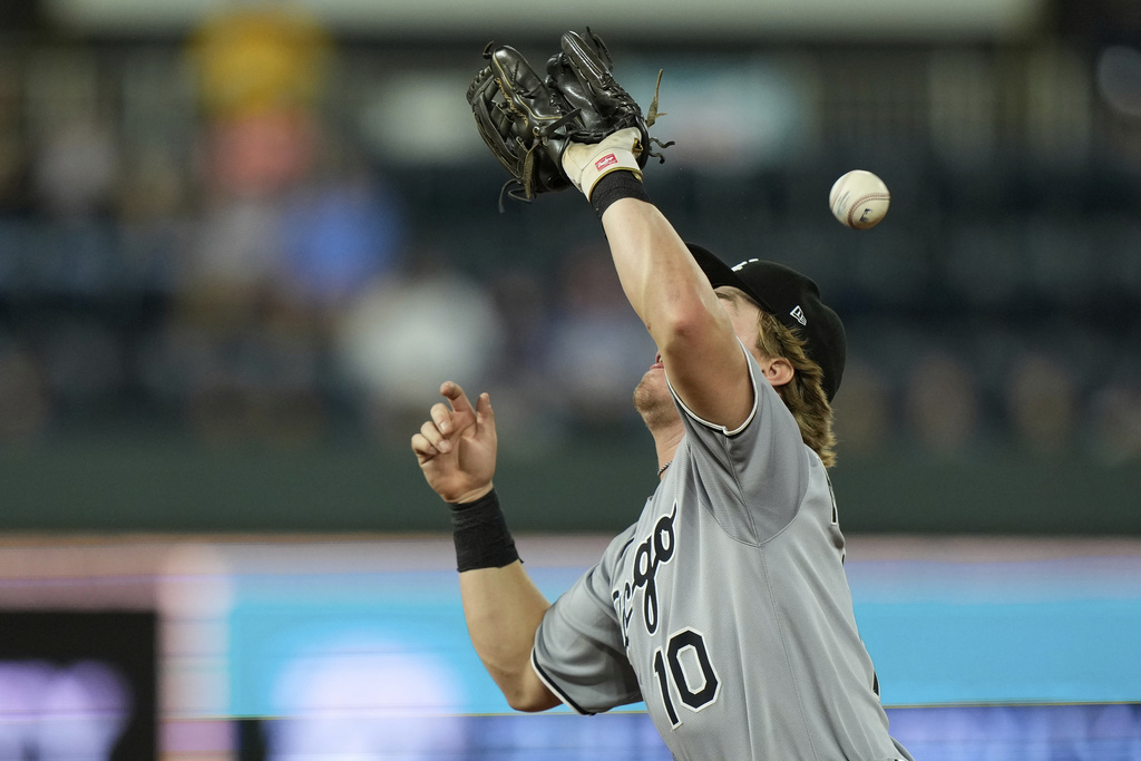 MLB(影)／白襪二壘手小飛球漏接K頭烏龍失誤　皇家趁機九局下逆轉勝