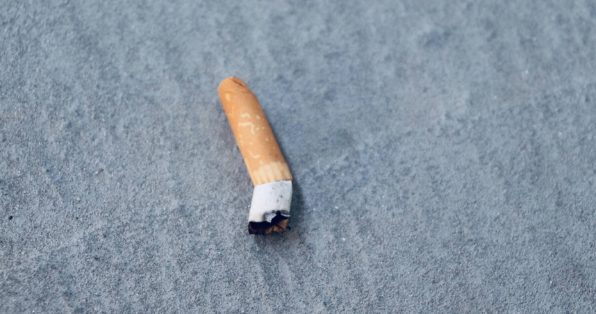 長榮航班女乘客「廁所抽電子菸」 落地遭航警查獲起訴