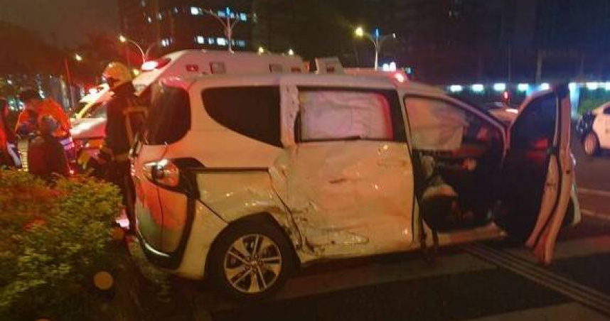 凌晨奪命瞬間！19歲BMW駕駛闖紅燈猛撞計程車　6人受傷送醫
