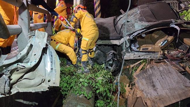 快新聞／花蓮賓利豪車自撞車禍　40歲前獅子會長疑毒駕當場死亡