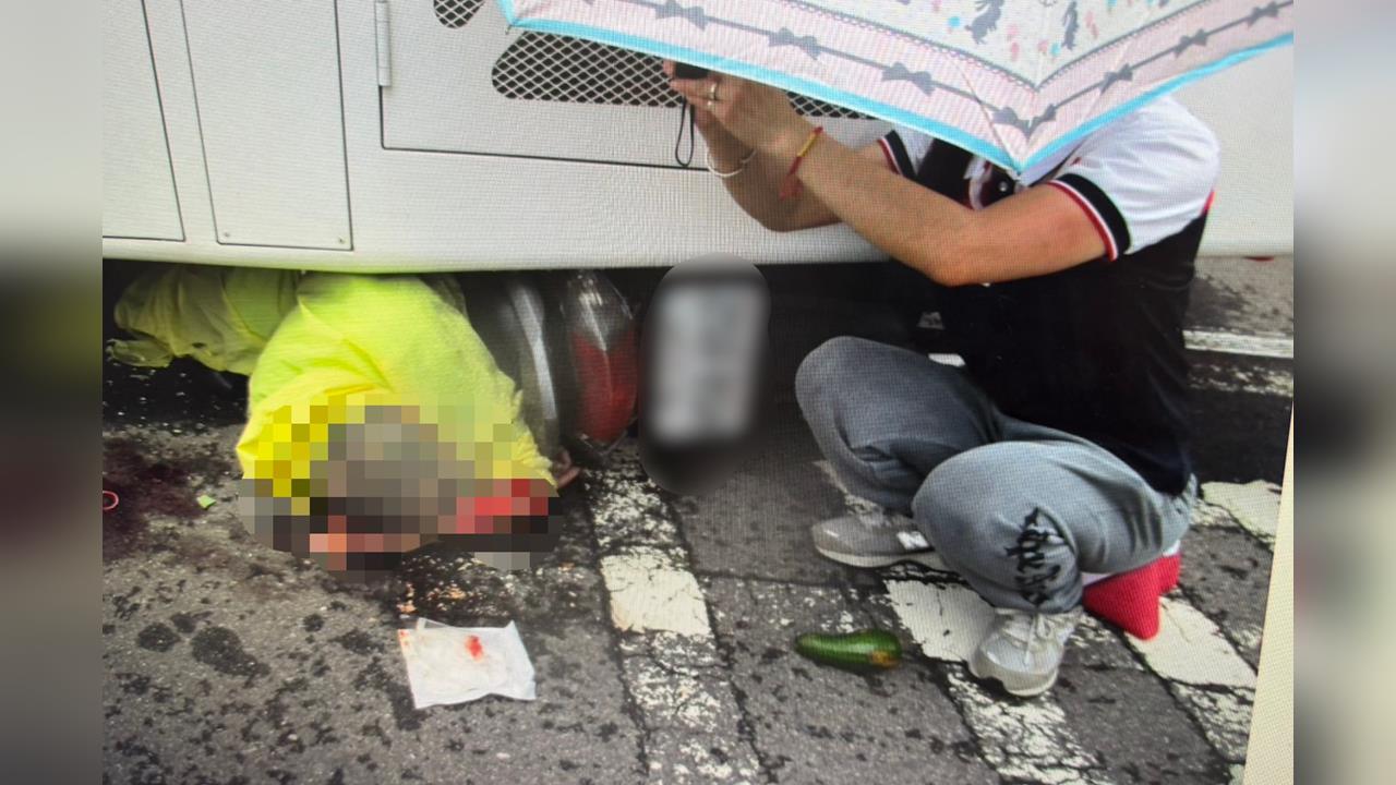 待轉變待撞！　台南雙載夫妻猛撞２騎士　再噴飛「捐血車底」傷重骨折