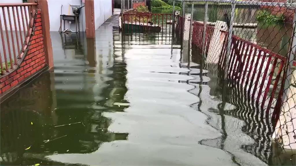 中部強降雨 彰化花壇金墩街淹至小腿
