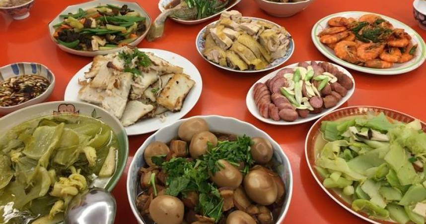 雞湯重複加熱「骨肉分離」！年菜剩一堆長輩不捨丟　過來人嘆：除夕吃到現在