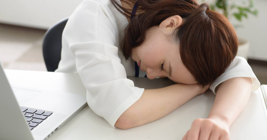 午睡1小時反而更累、頭昏？　營養師：超過30分鐘恐害血壓飆升、增加心血管負擔