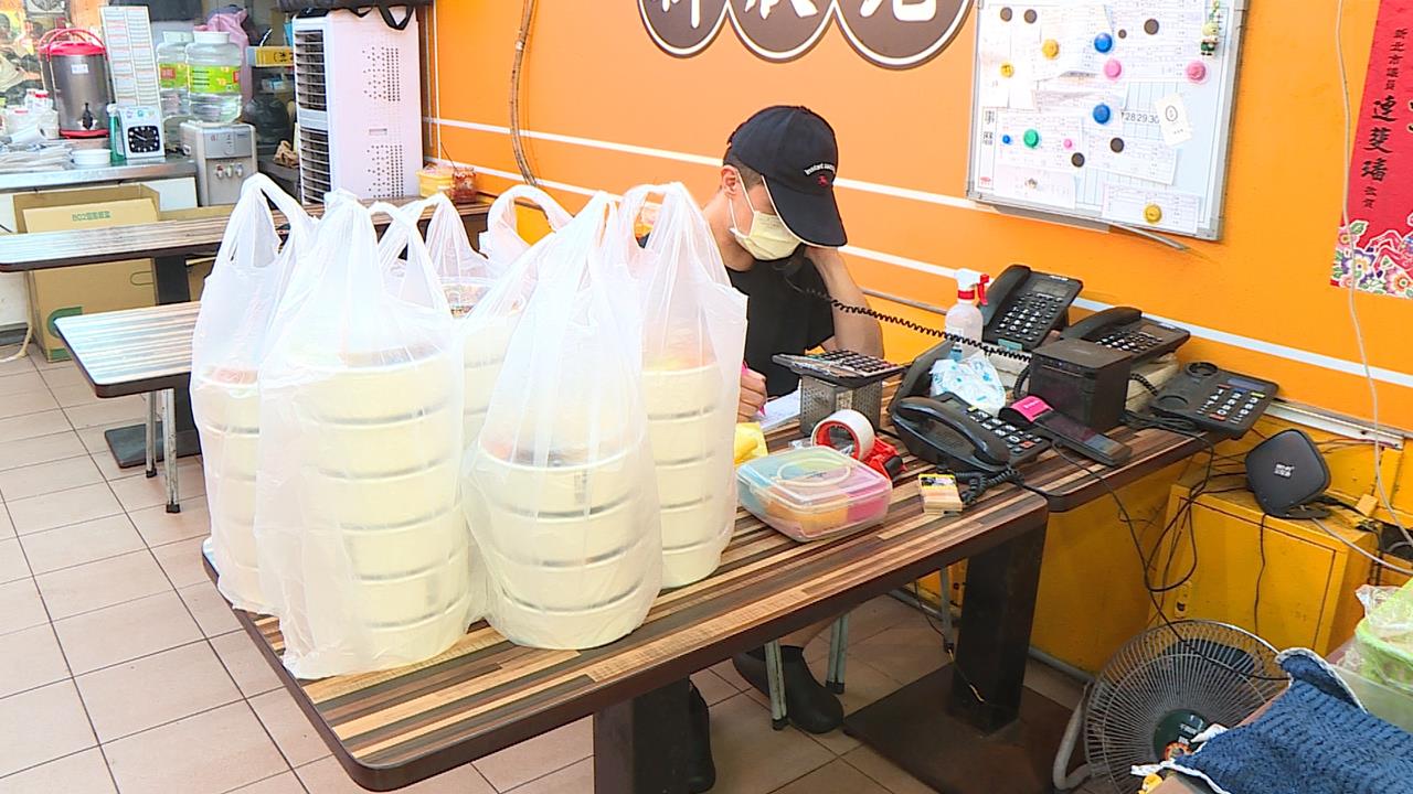 北車補習街便當店爆食安! "白飯牽絲"臭酸 業者:現點現做