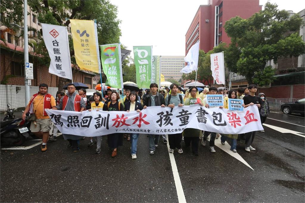 交長宣布「無照將比照酒駕」　高罰款、扣車、扣牌再罰車主