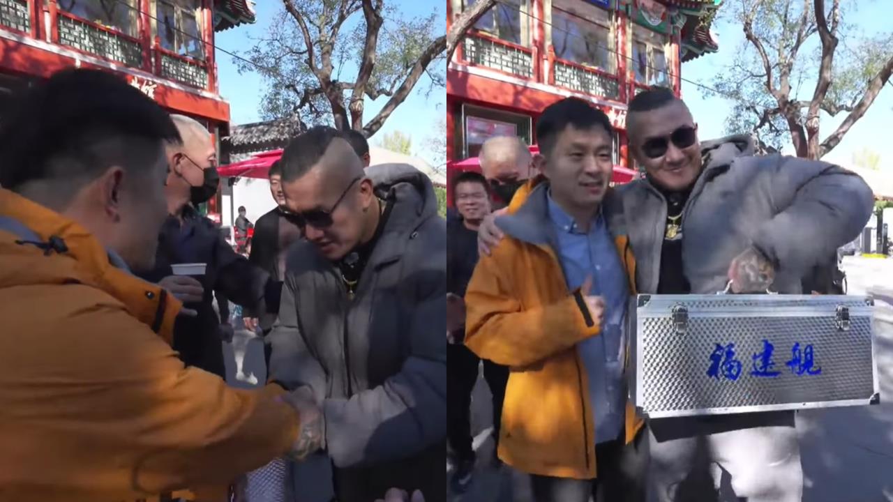 館長赴北京被包圍!粉絲「手抖送禮、落淚」畫面全被拍…小粉紅傻眼:激動什麼