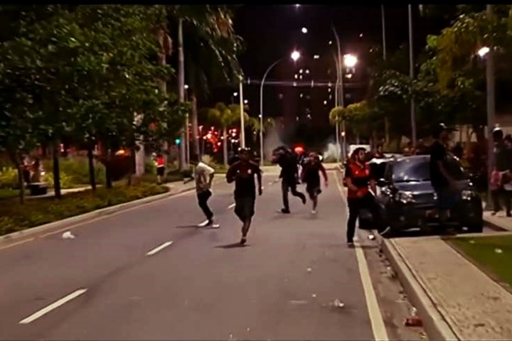 巴西、阿根廷球迷爆衝突 警方催淚瓦斯鎮壓