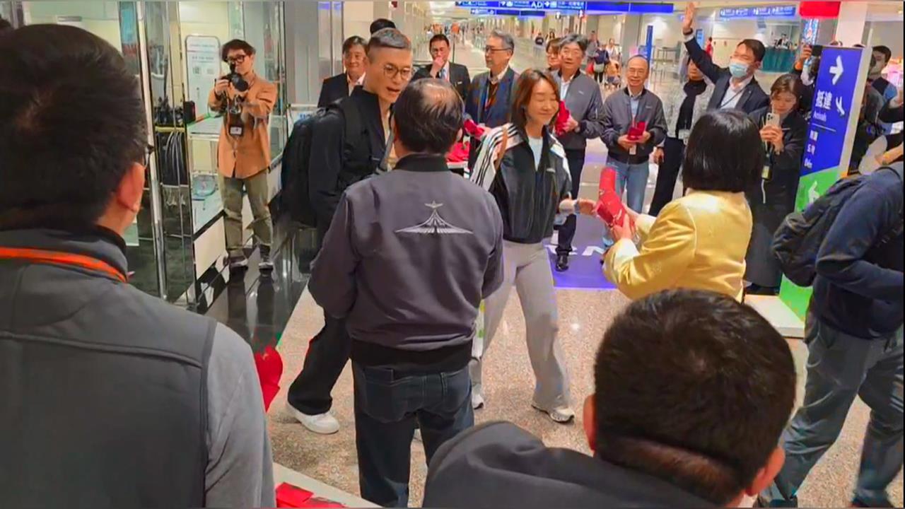 首班「杜拜返台航班」降落！旅客：心終於可以定下來