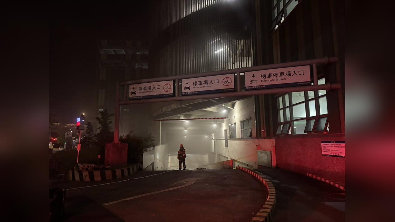 快新聞/北市環南市場驚傳火警!地下室突然起火 現場濃煙滾滾