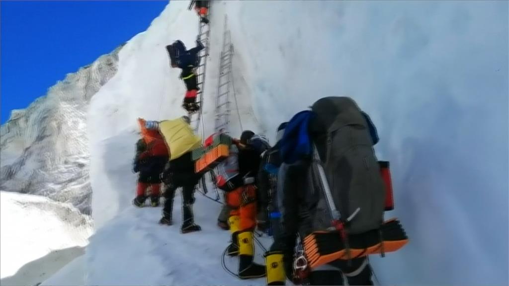 聖母峰攻頂「大塞車」！11登山客「死亡區」高山症猝死