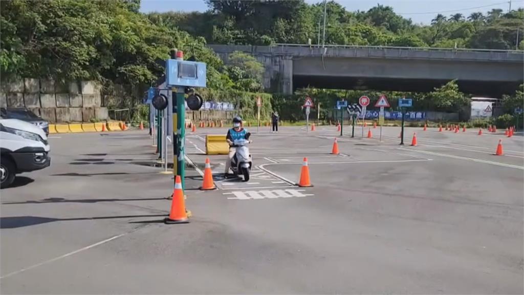機車考照擬增加「路考」 王國材:明年駕訓班試辦道路實練