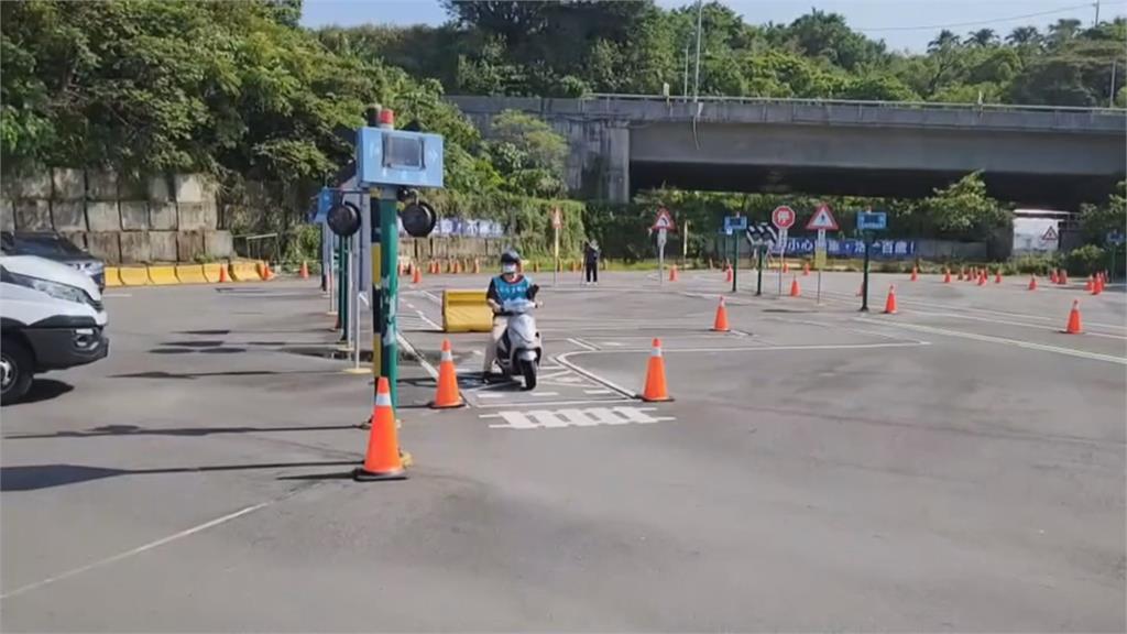 機車考照擬增加「路考」　王國材：明年駕訓班試辦道路實練