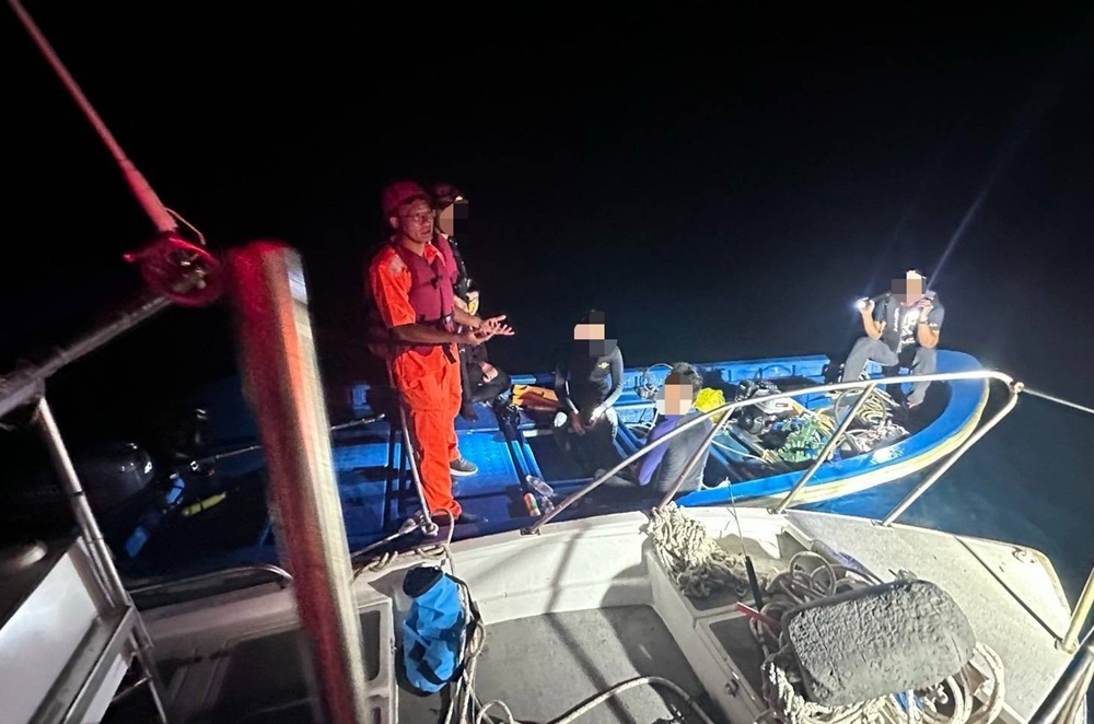 中國船舶連續侵擾東沙　海巡強力驅離查扣2艘越界小舟