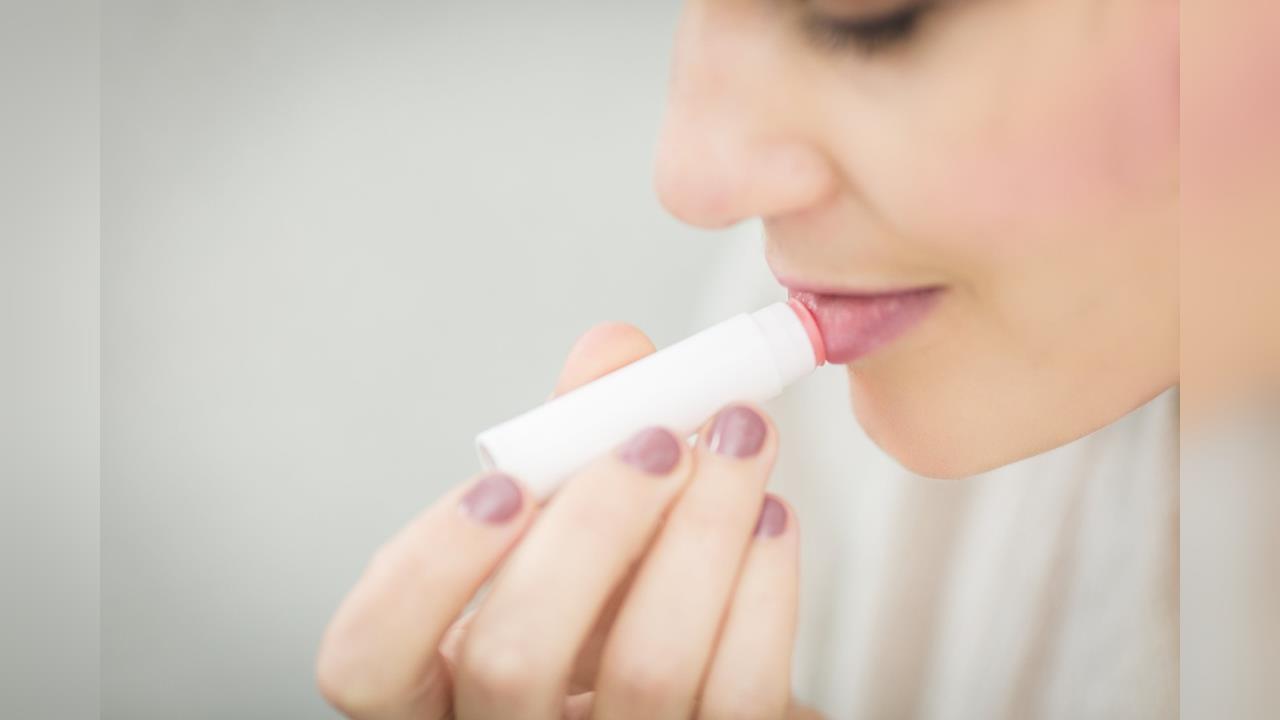 台南稽查含蘇丹紅化粧品　封存5977支潤唇膏