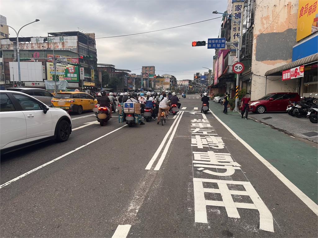 機車通行安全升級！龜山這處增左轉專用號誌、車道