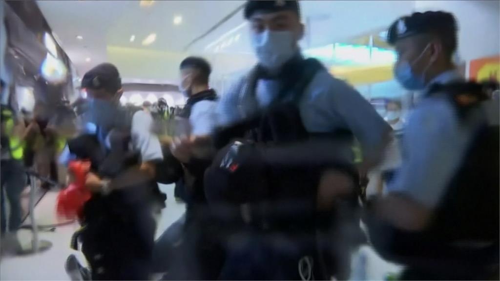 林鄭生日 數百港人「和你唱」遭防暴警壓制