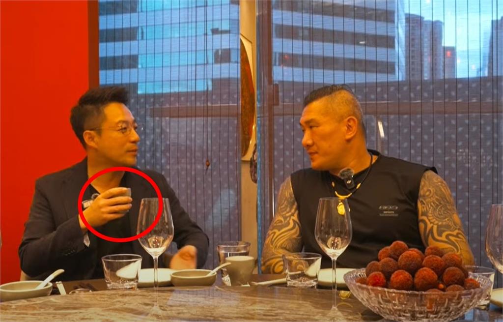 汪小菲登館長直播「飆40萬人觀看」！「狂做一舉動」被網友抓包：尬聊