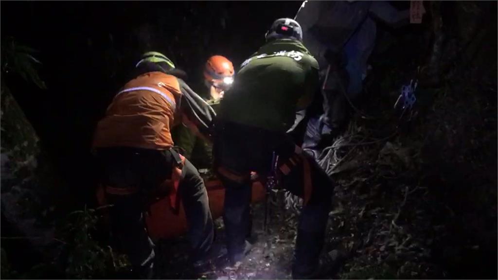 疑失足跌百尺深谷 救難人員尋獲遺體