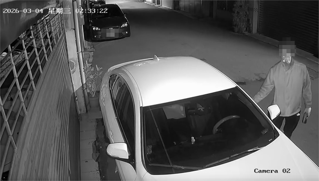 扯！平鎮男叼菸開車門搜刮財物 網驚：是慣犯