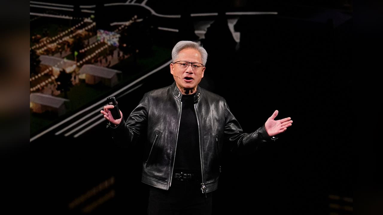 快新聞／輝達GTC登場！黃仁勳曝AI基礎需求突破上兆美元　點名21台廠卡位