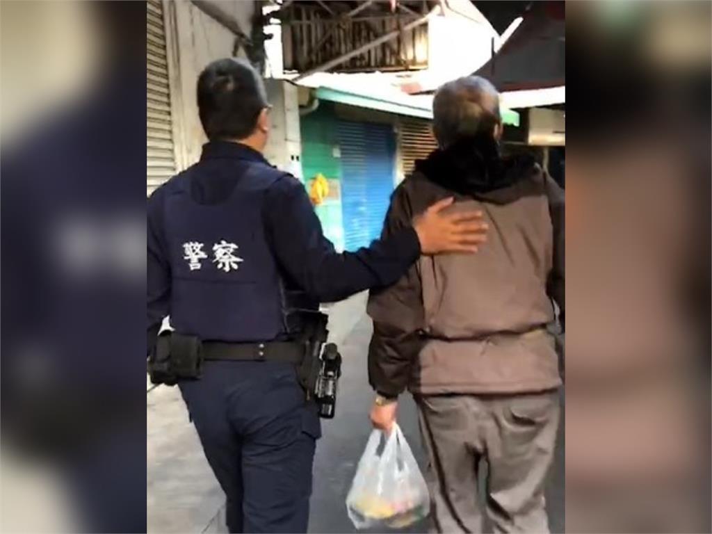 快新聞／老翁出門買午餐迷失方向　「2小時搭渡輪10來趟」暖警助他返家