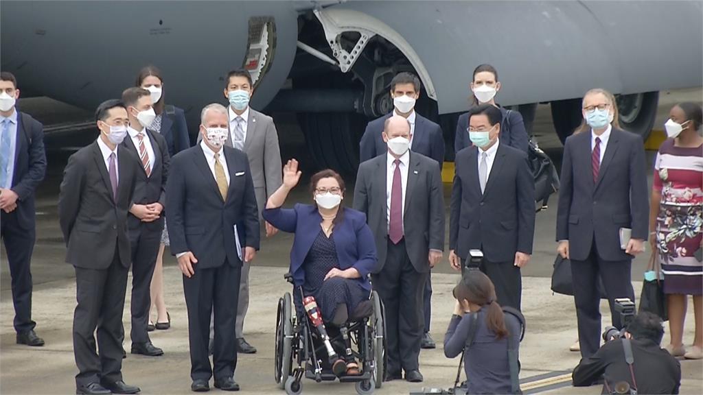 美跨黨派3參議員「旋風式訪台」　達克沃絲參與伊拉克戰爭失雙腿獲頒紫心勳章