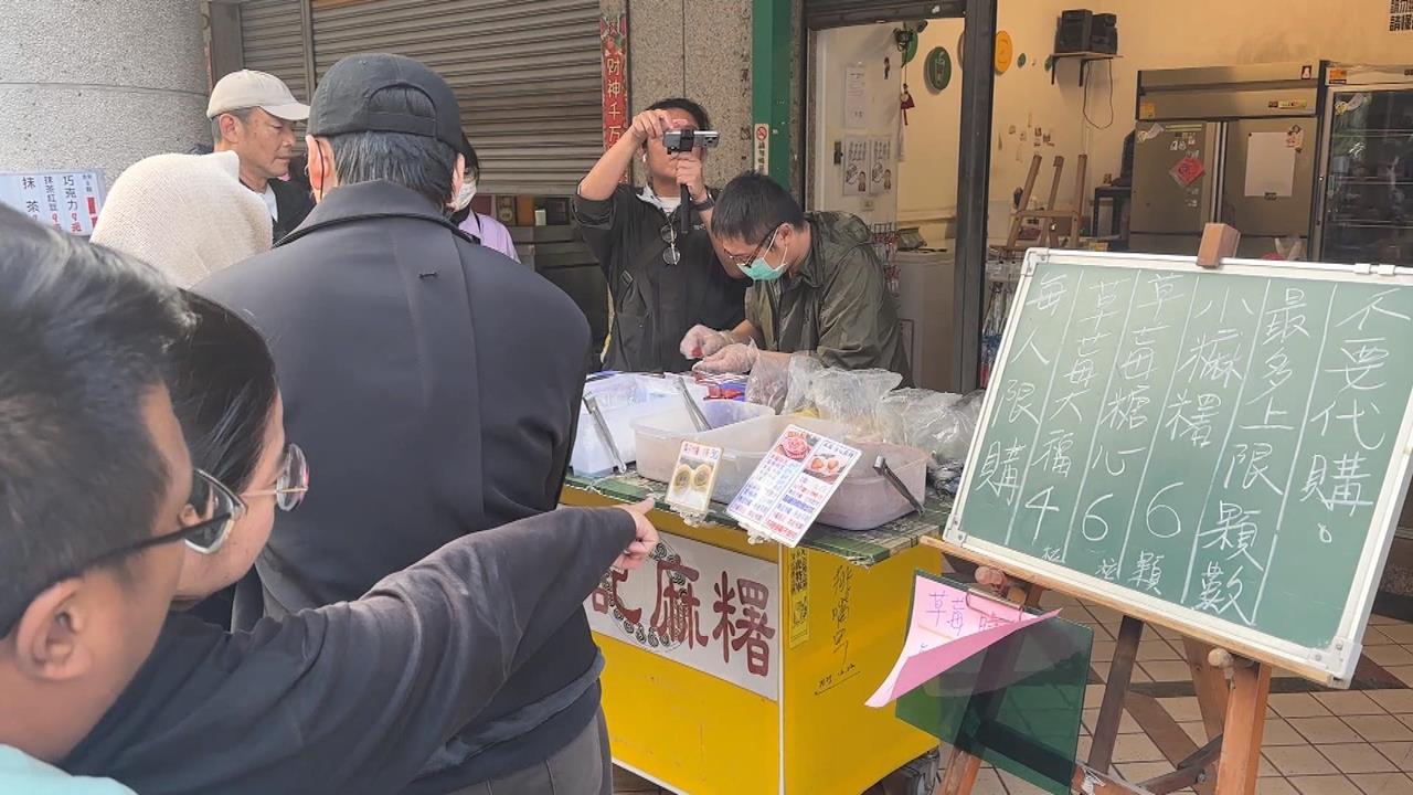 好佛心！　高雄「整顆草莓」麻糬僅10元　排隊等3小時也甘願