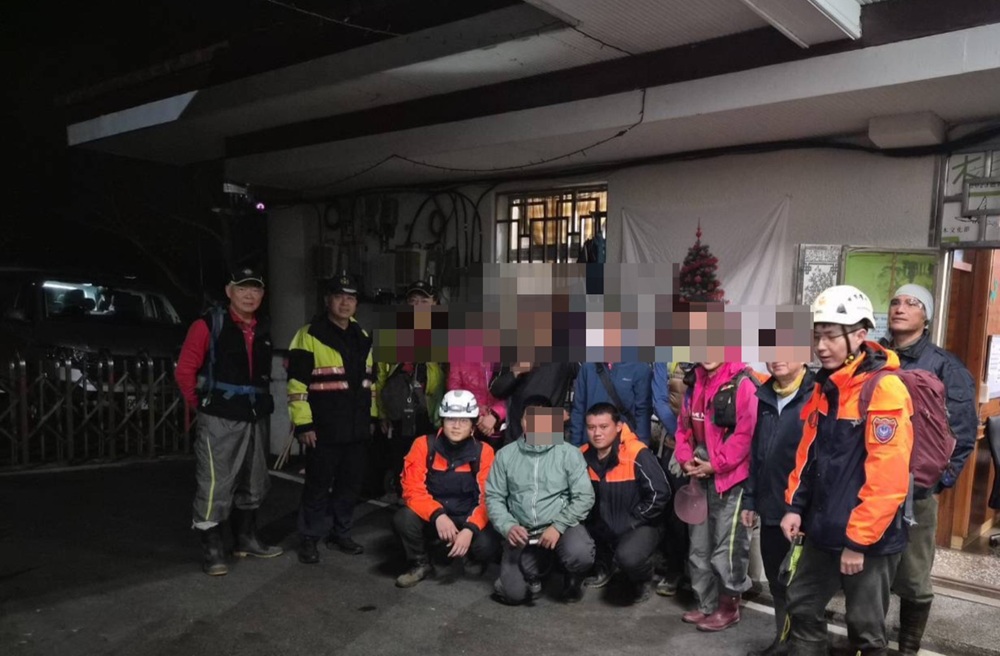 深夜搜山救援　7登山客南投小出山迷路受困
