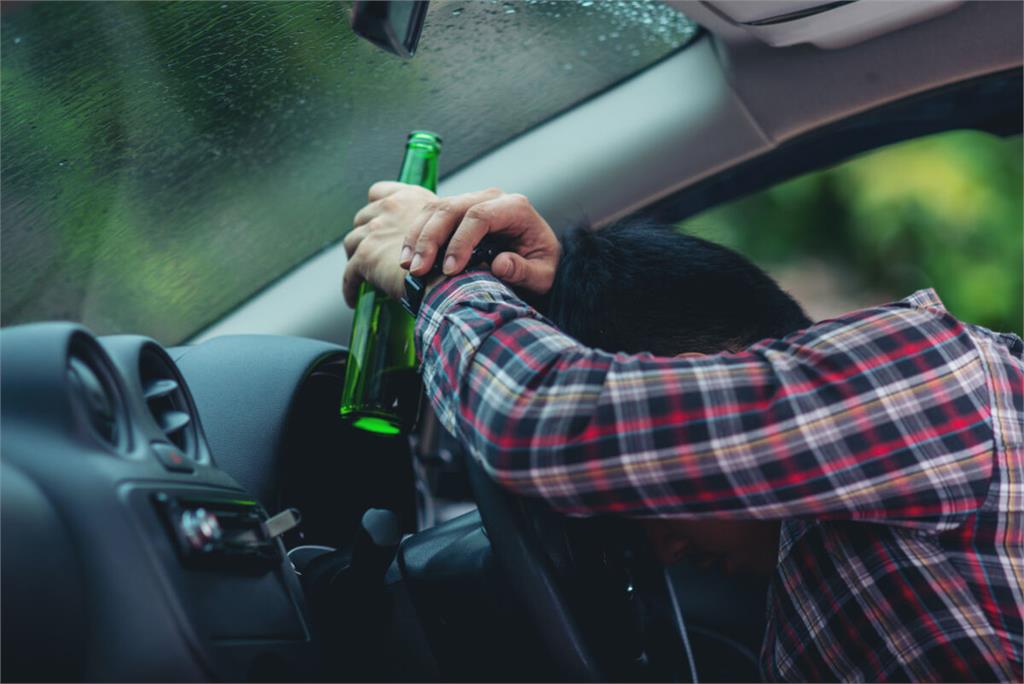 喝茫開車釀禍！前SBL球星酒駕「逆向撞小黃」　酒測數字超標