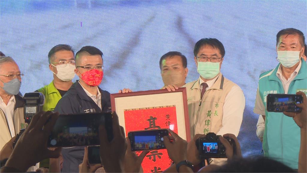 險勝不到5萬票！　黃偉哲：支持者凝聚不足　謝龍介喊話「市民期待改變」