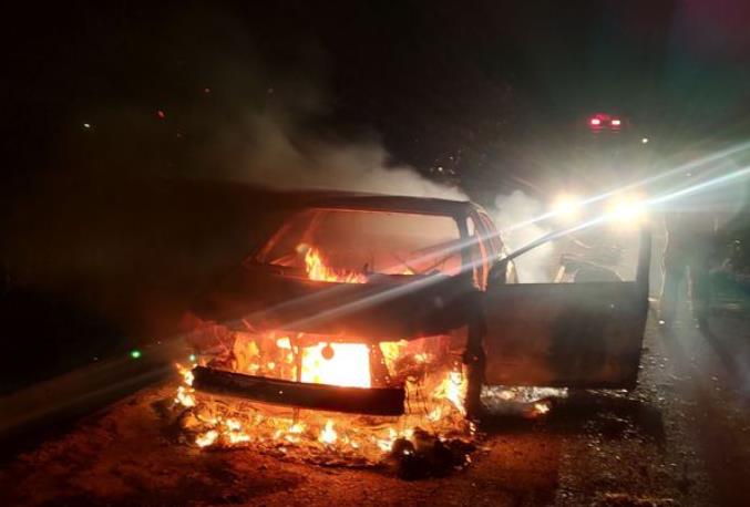 台南凌晨驚傳火燒車「轎車燒的剩骨架」　警驚見男焦屍躺路旁
