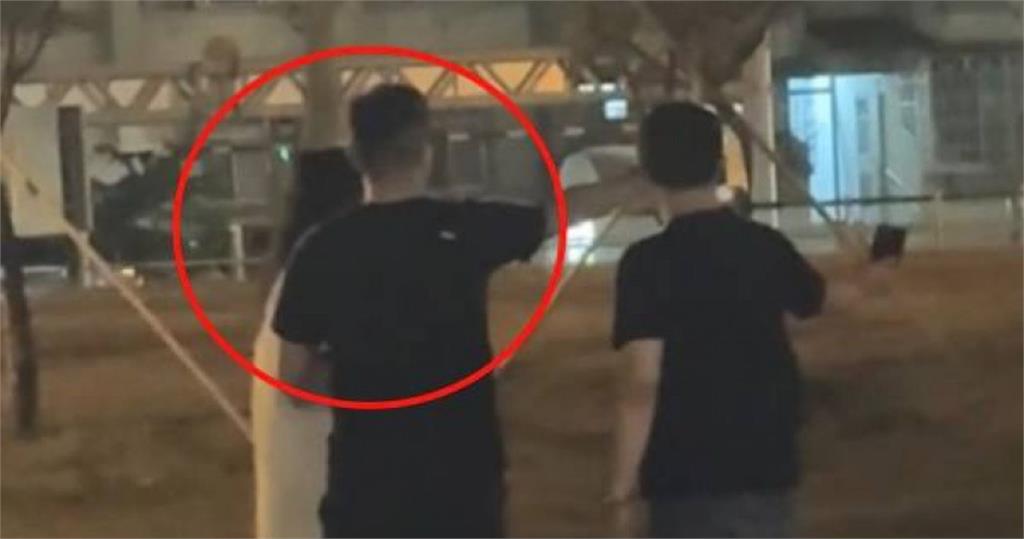 高雄女師散步遭圍捕押走!警抓錯人還嗆「吸毒才那麼瘦」 7警懲處曝光