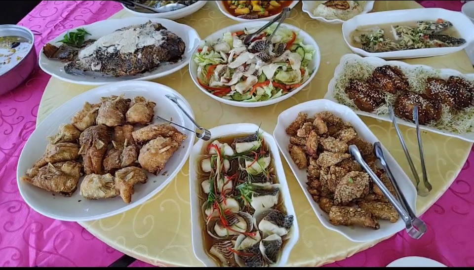 南韓女星尹到怡大啖鯛魚料理　宣傳台南美味