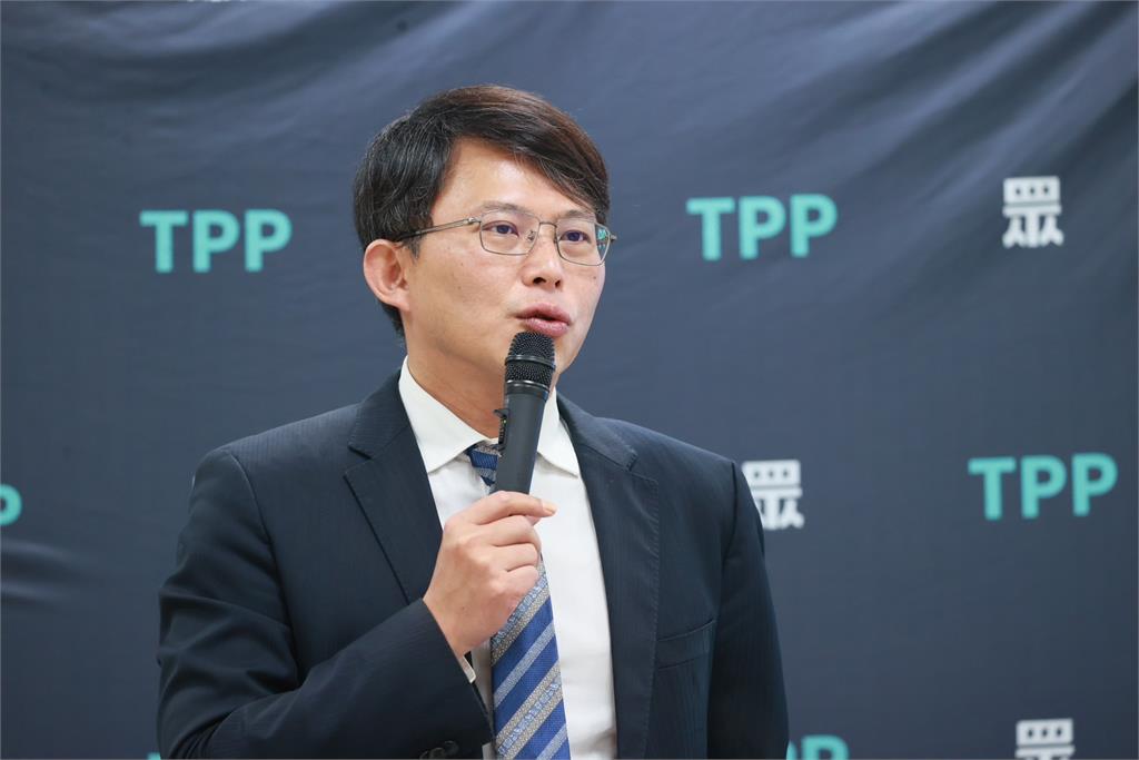 快新聞／柯文哲頂大光頭現身　黃國昌心疼處境：請媒體朋友將心比心