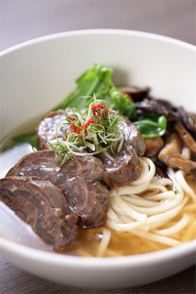 台灣美食世界飄香！晶華冠軍牛肉麵快閃香港麗晶酒店