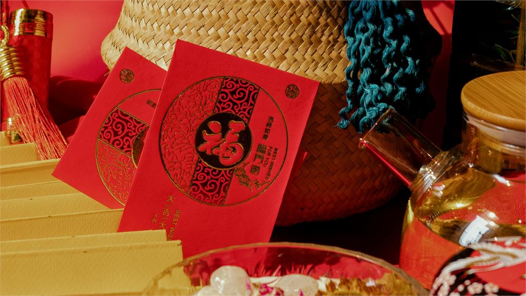 世界各地新年「奇特習俗」你聼過哪些？在別人家前摔碗盤、讓冰淇淋掉地上